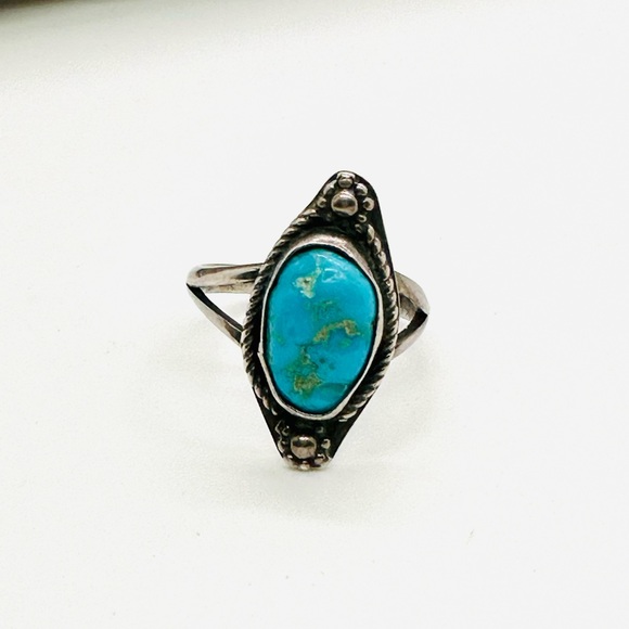 Vintage Sterling Silver Turquoise Ring - Picture 13 of 16